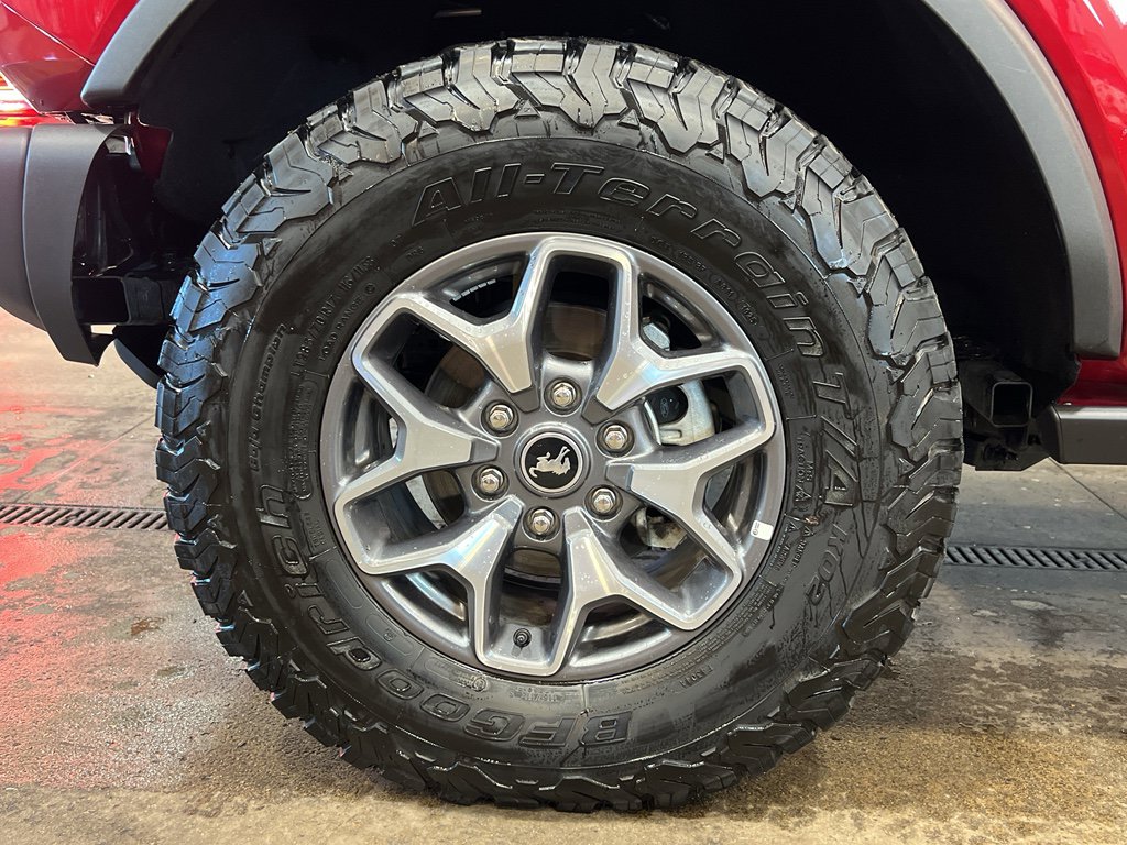 Used 2025 Ford Bronco Badlands image 9