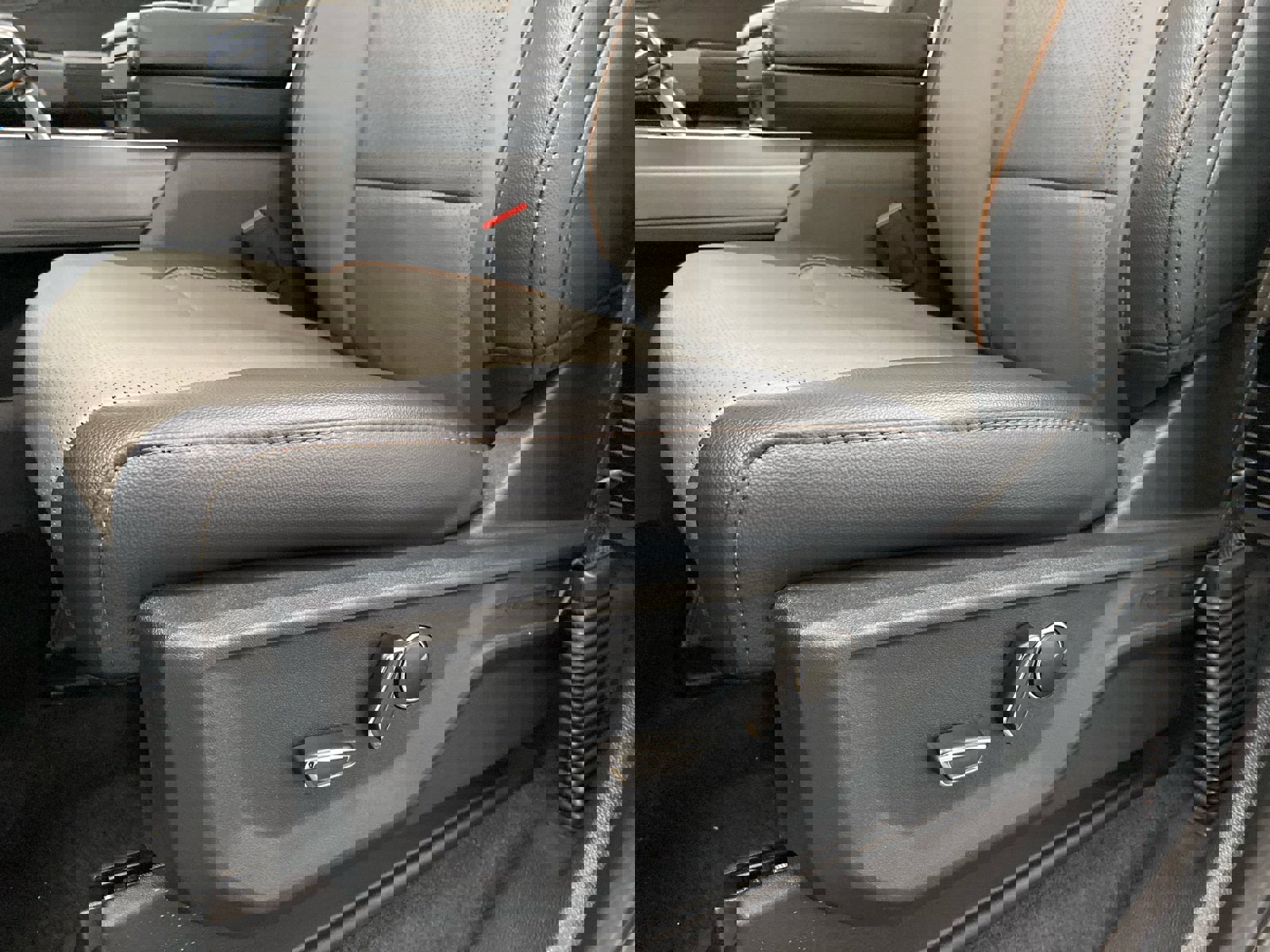 New 2026 Ford F150 Lariat w/ Equipment Group 502A High image 17