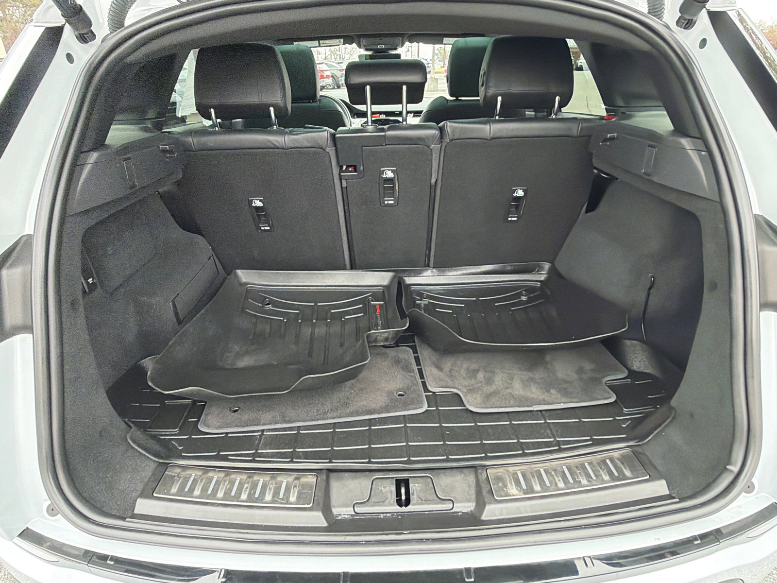 Used 2020 Land Rover Range Rover Evoque First Edition image 18