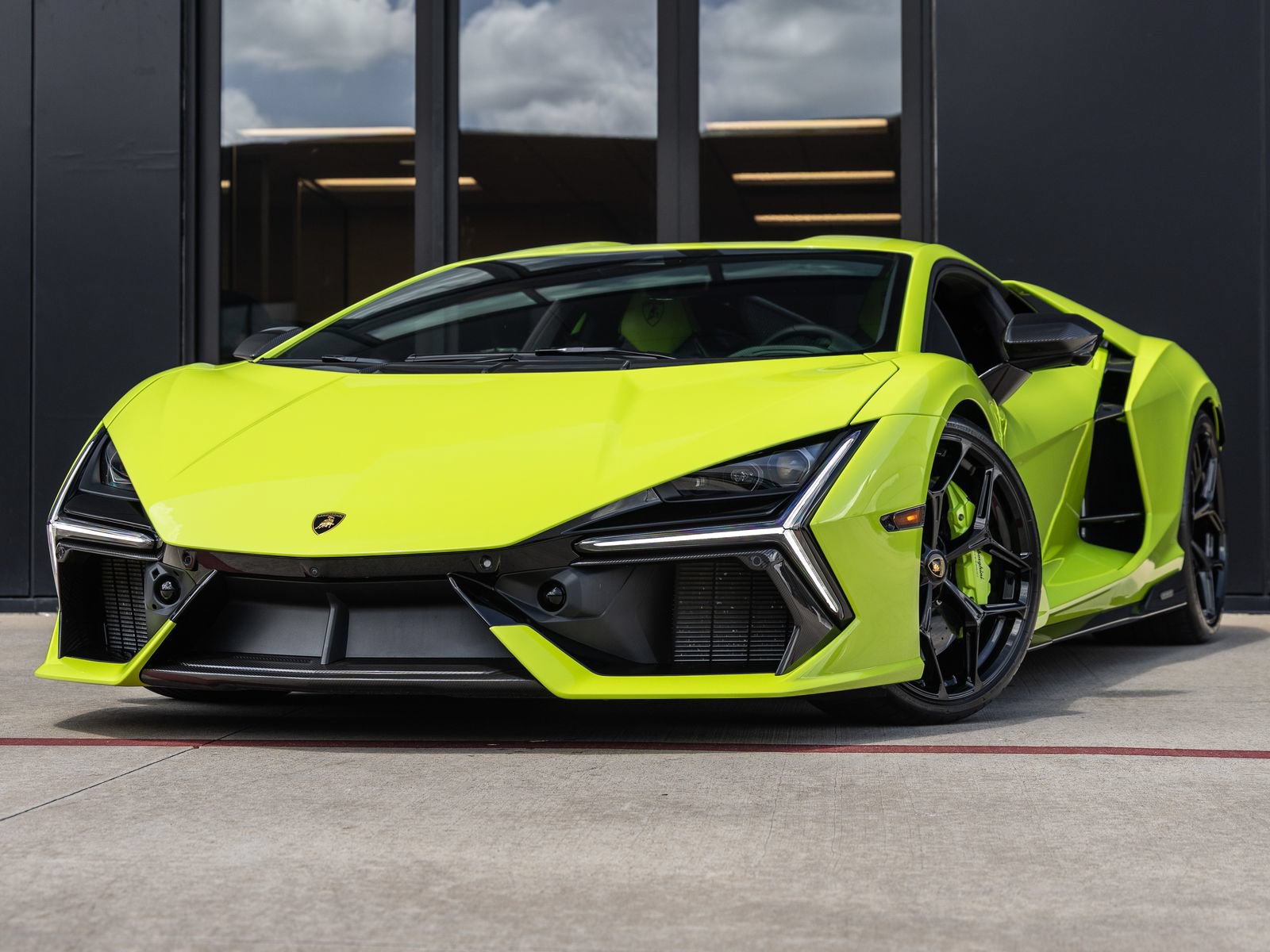 Used 2025 Lamborghini Revuelto AWD/4WD image 1