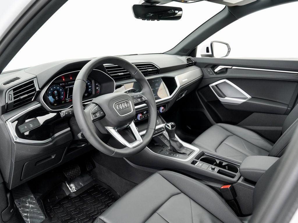Certified 2025 Audi Q3 2.0T Premium image 4