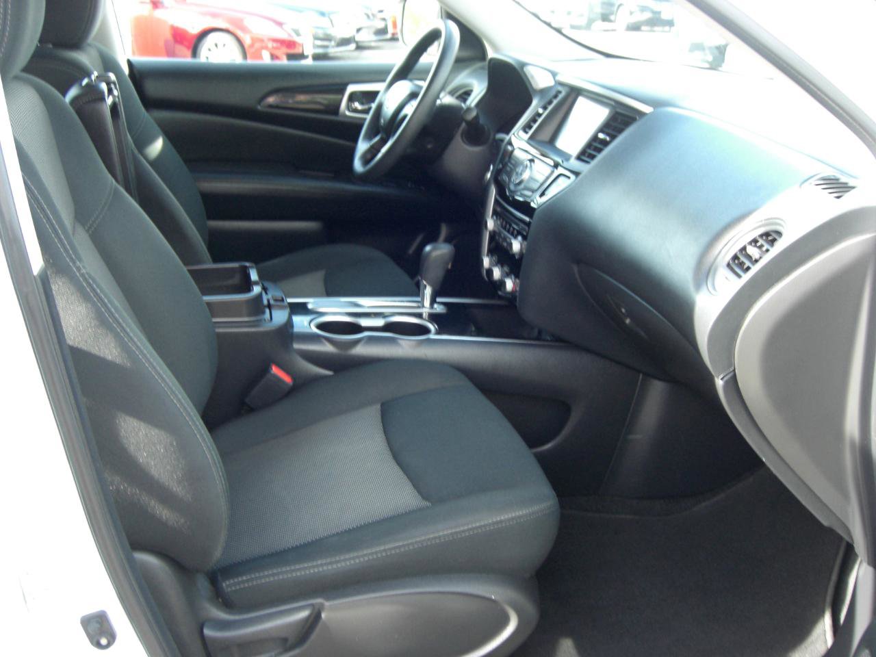 Used 2020 Nissan Pathfinder S image 17