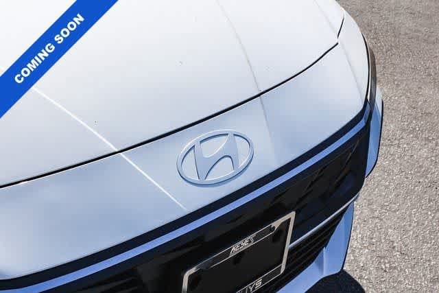 Certified 2025 Hyundai Elantra SEL FWD image 11