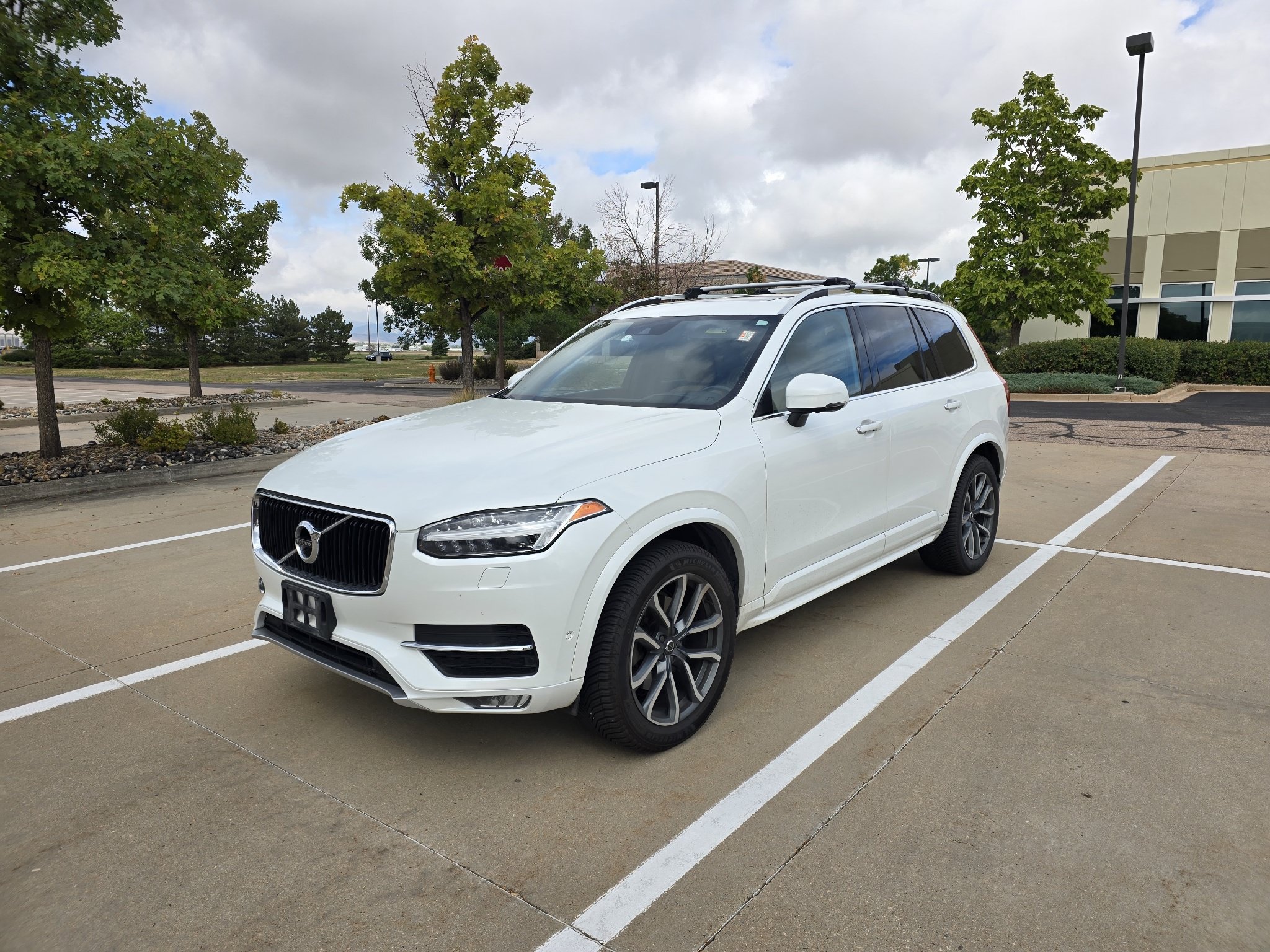 Used 2019 Volvo XC90 T6 Momentum w/ Advanced Package
