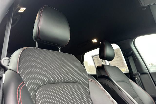 Used 2025 Ford Escape ST-Line w/ Equipment Group 301A image 15