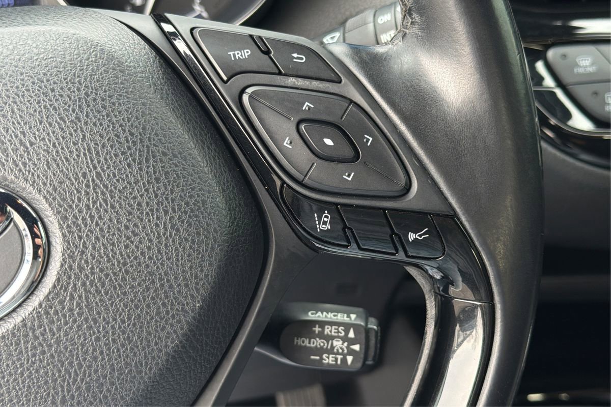 Used 2019 Toyota C-HR XLE image 32