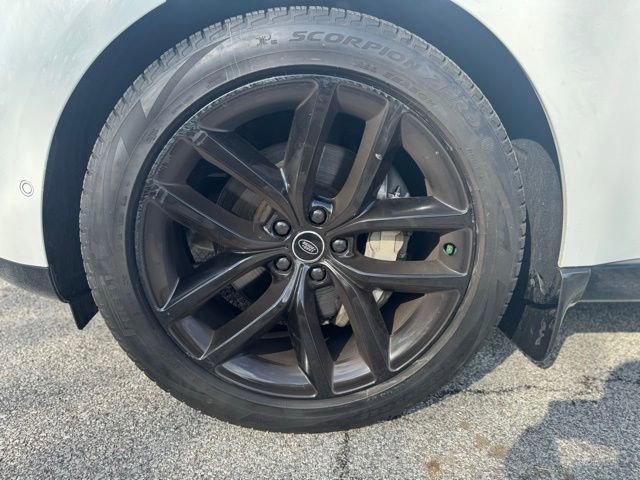 Used 2025 Land Rover Range Rover SE image 2