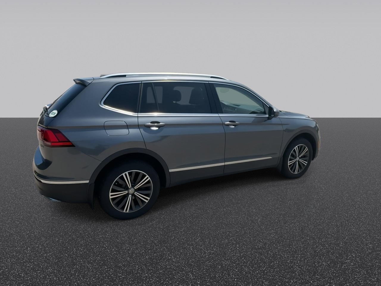 Used 2019 Volkswagen Tiguan SEL AWD/4WD image 9