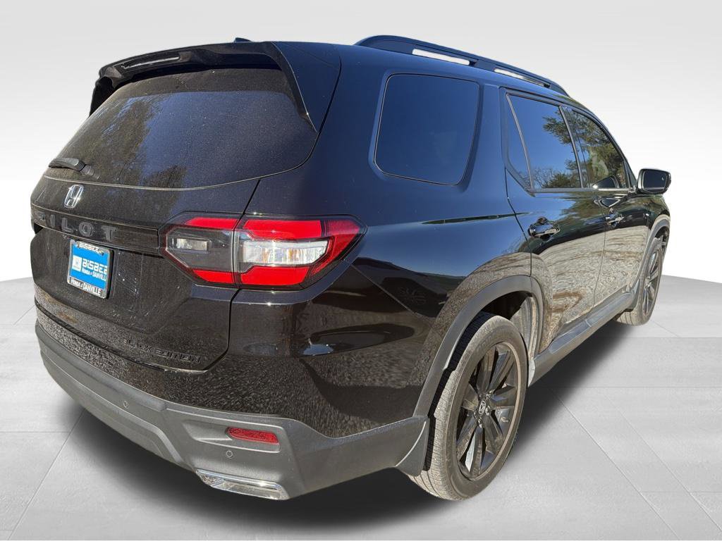 Used 2025 Honda Pilot Black Edition image 13
