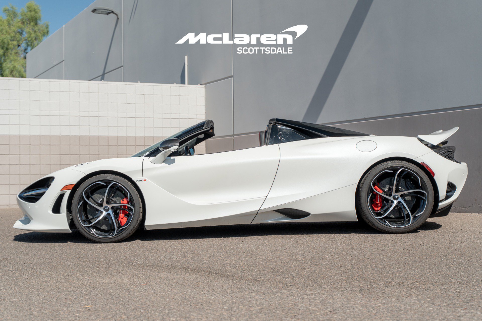 Used 2024 McLaren 750S Spider RWD image 4