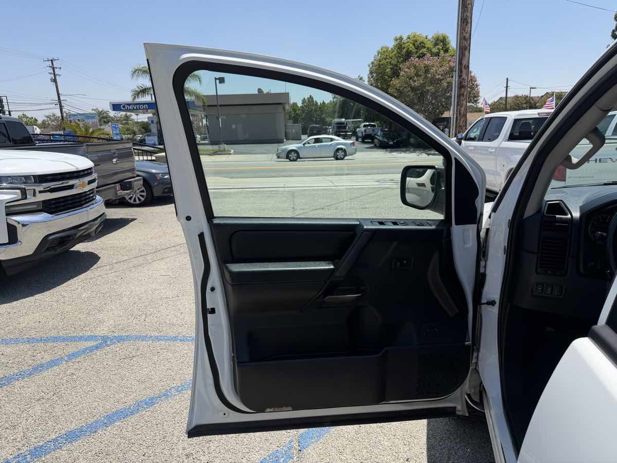 Used 2012 Nissan Titan SL RWD image 9