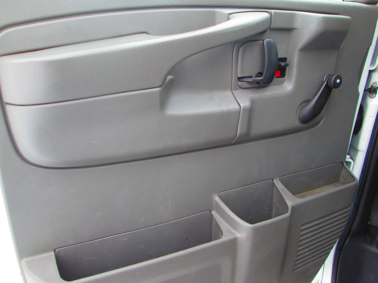 Used 2012 Chevrolet Express 2500 image 10