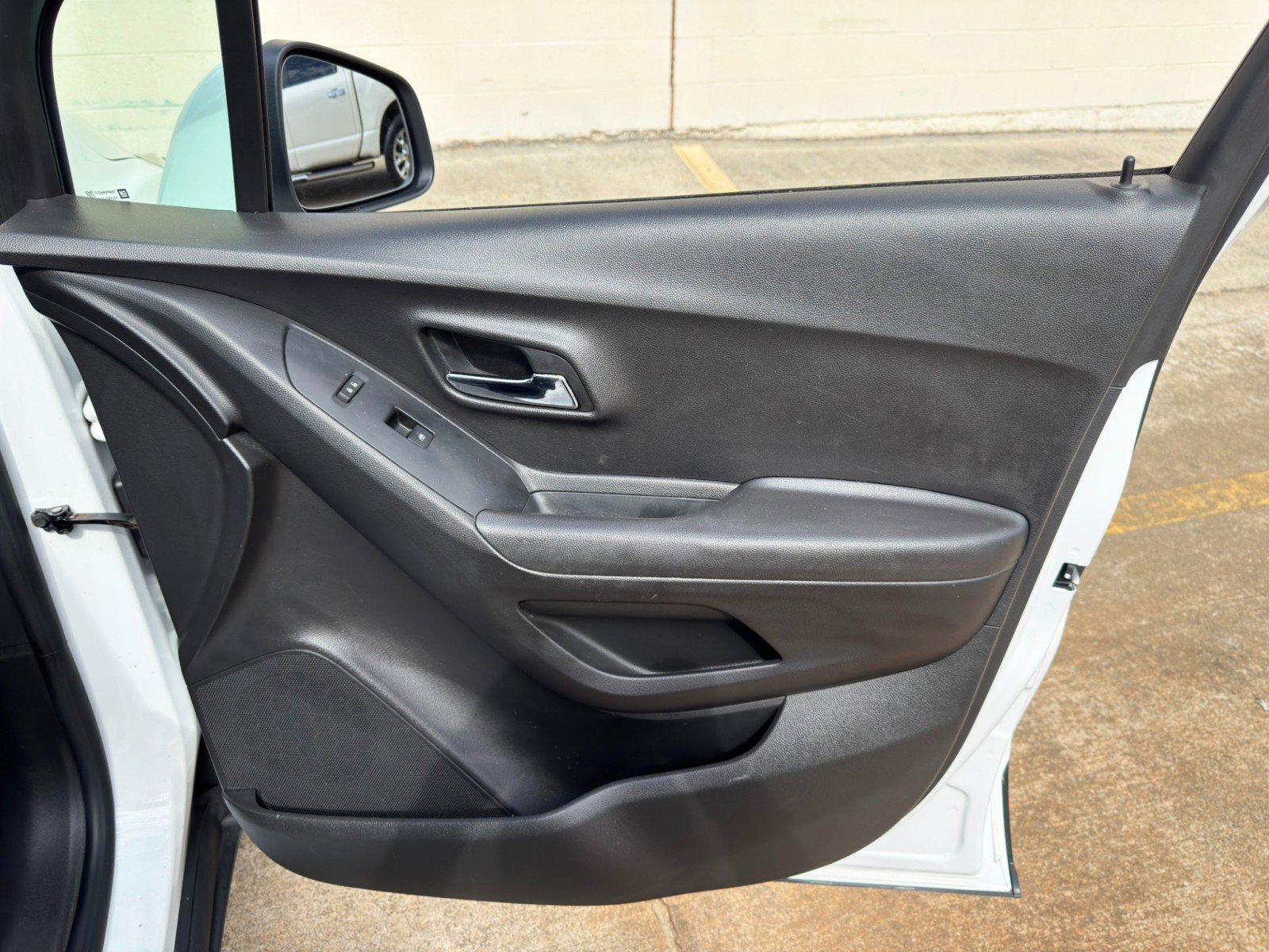 Used 2019 Chevrolet Trax LT w/ LT Convenience Package FWD image 38
