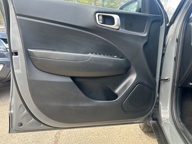 Certified 2022 Hyundai Venue SEL image 12