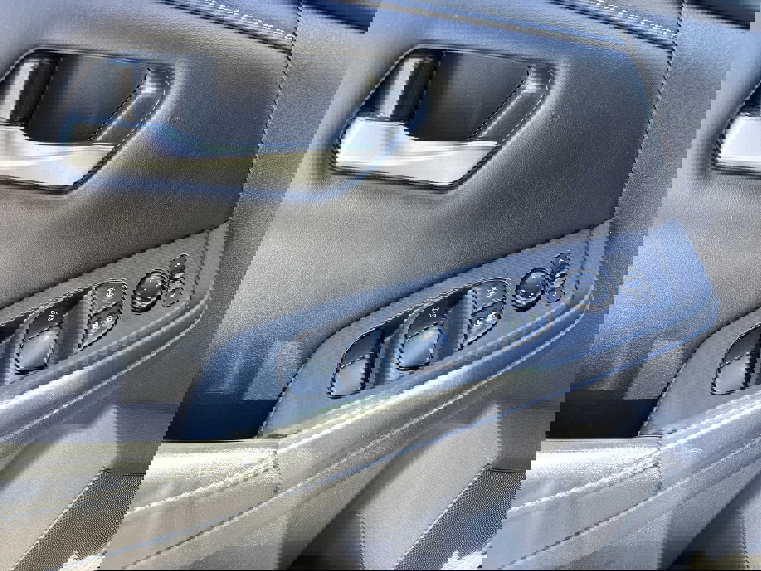 Used 2024 Nissan Sentra SV FWD image 4