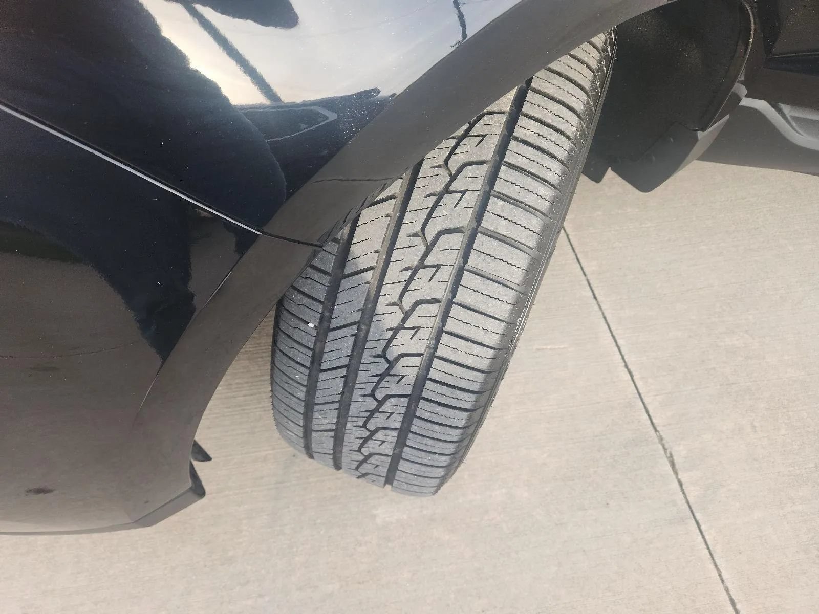 Used 2020 Ford Edge Titanium FWD image 11