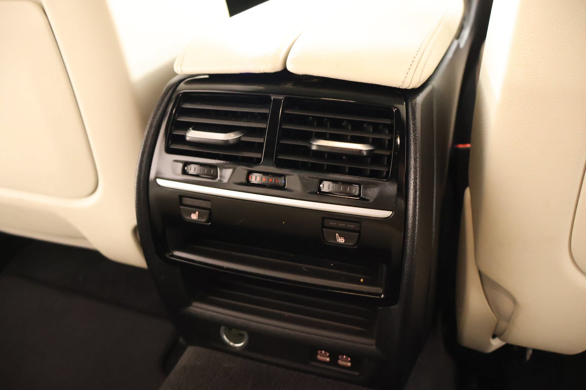 Used 2020 BMW 530i xDrive w/ Premium Package AWD/4WD image 16
