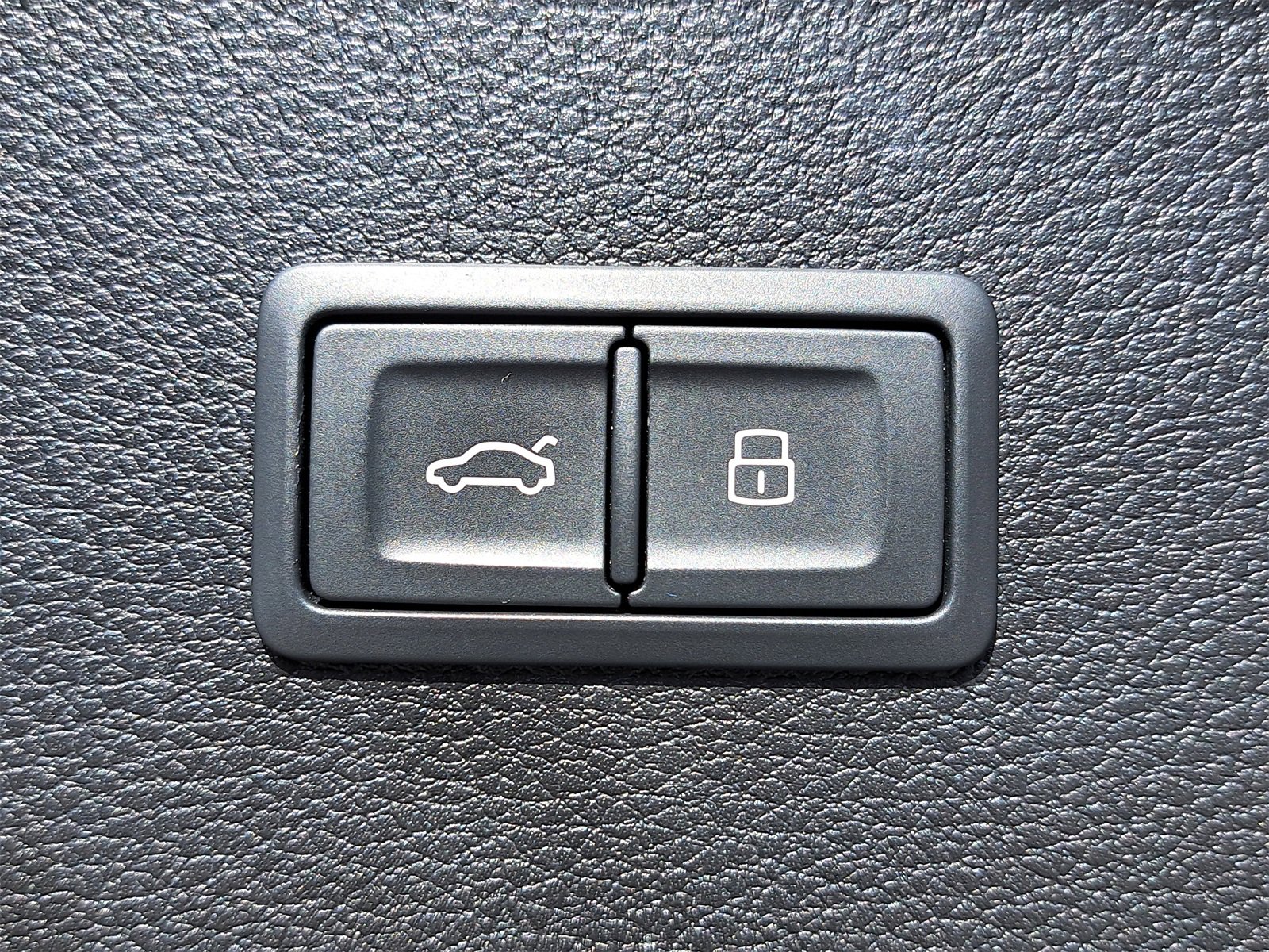 Used 2023 Audi Q5 2.0T Premium w/ Convenience Package image 13