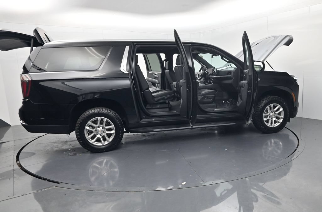 Used 2025 Chevrolet Suburban LT AWD/4WD image 61