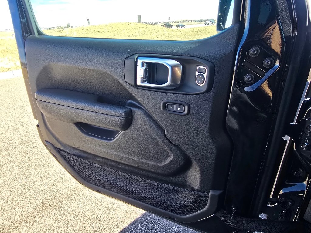 Used 2025 Jeep Wrangler Willys image 17