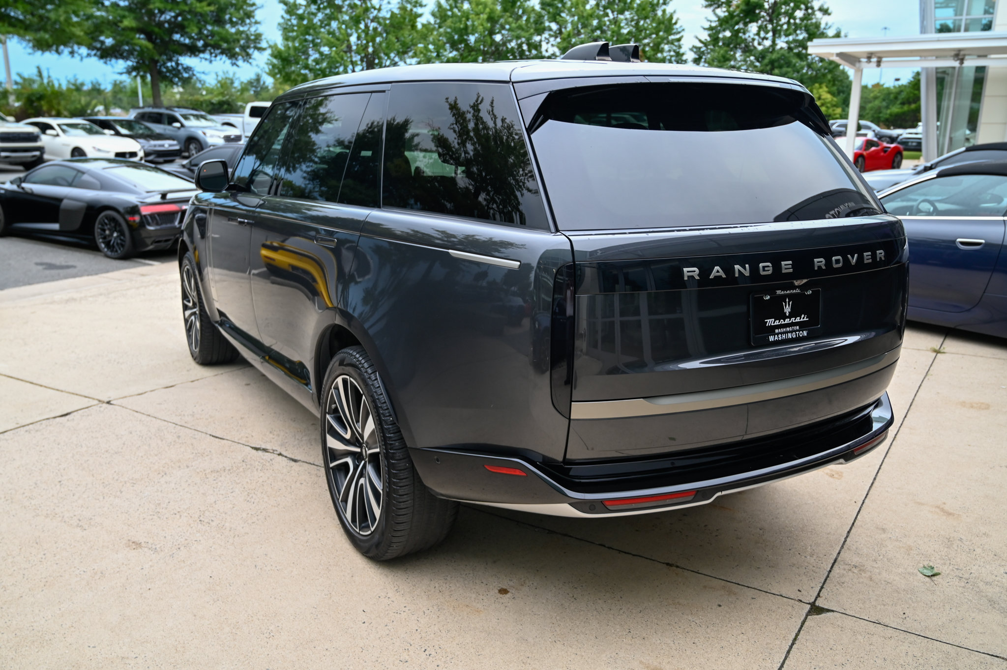 Used 2024 Land Rover Range Rover Long Wheelbase SE AWD/4WD image 7