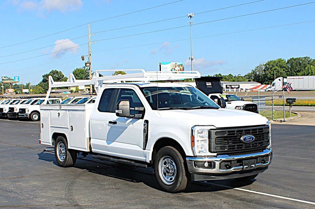 Used 2024 Ford F350 XL w/ XL Chrome Package RWD image 3