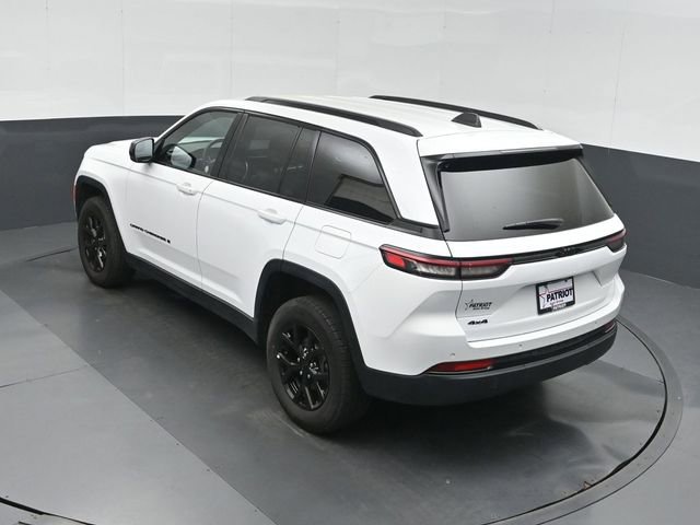 Used 2025 Jeep Grand Cherokee Altitude image 32