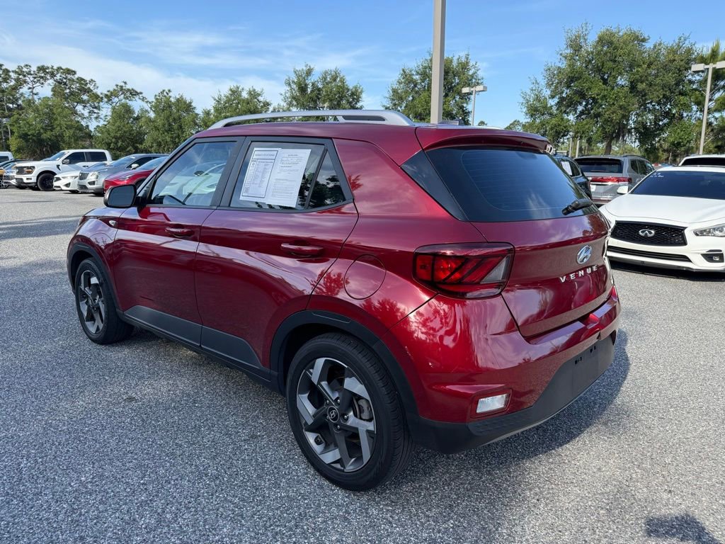 Used 2023 Hyundai Venue Limited image 14