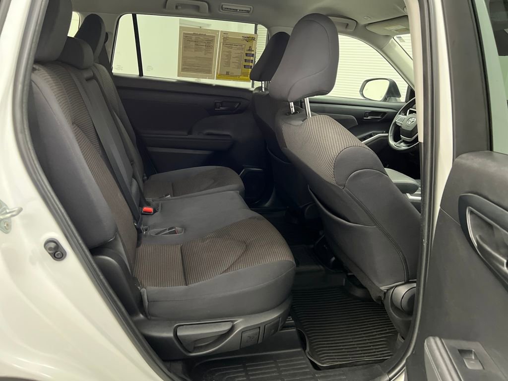 Used 2023 Toyota Highlander LE image 30