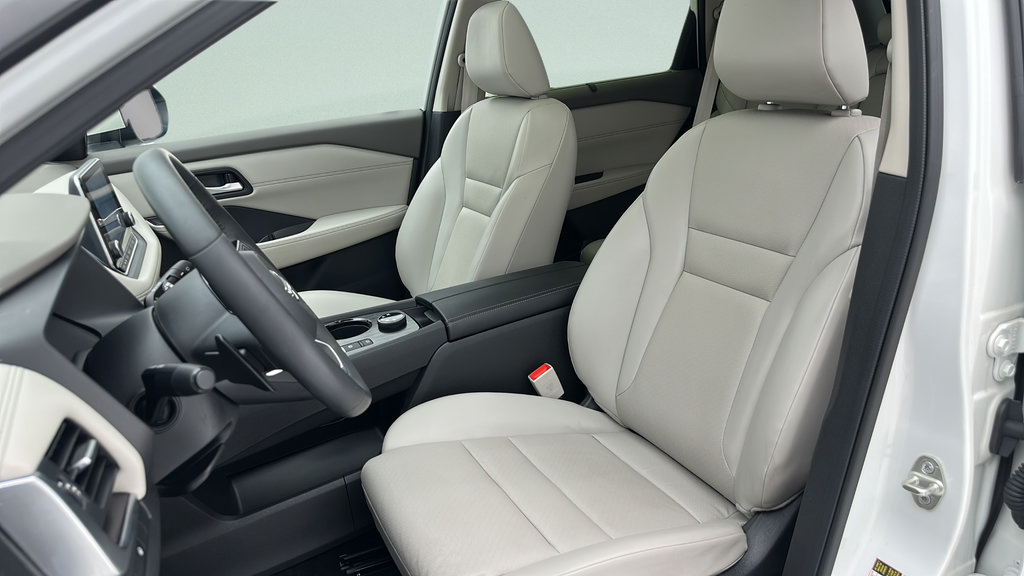 Used 2023 Nissan Rogue SV w/ SV Premium B Package AWD/4WD image 14