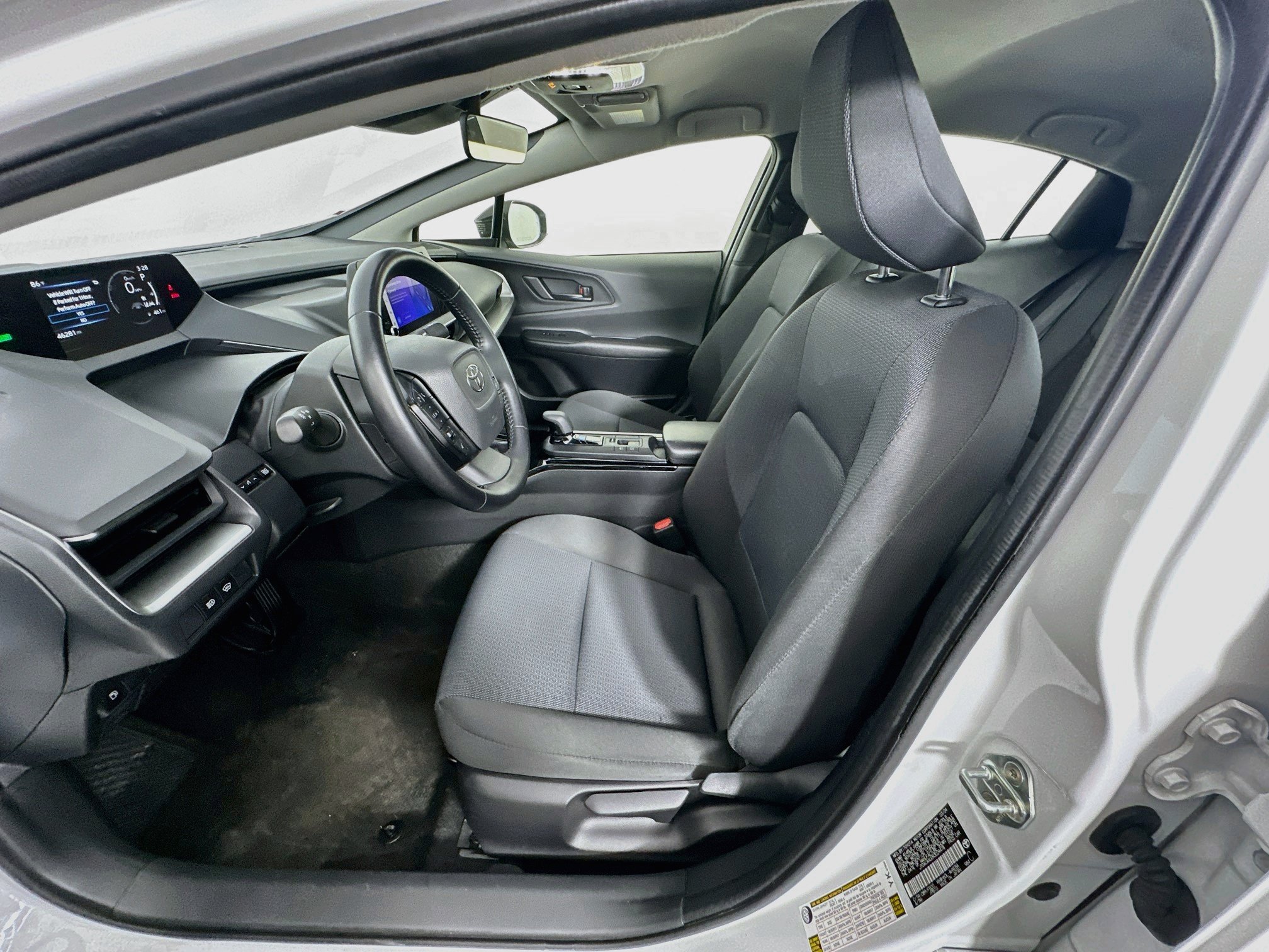 Used 2024 Toyota Prius LE FWD image 13