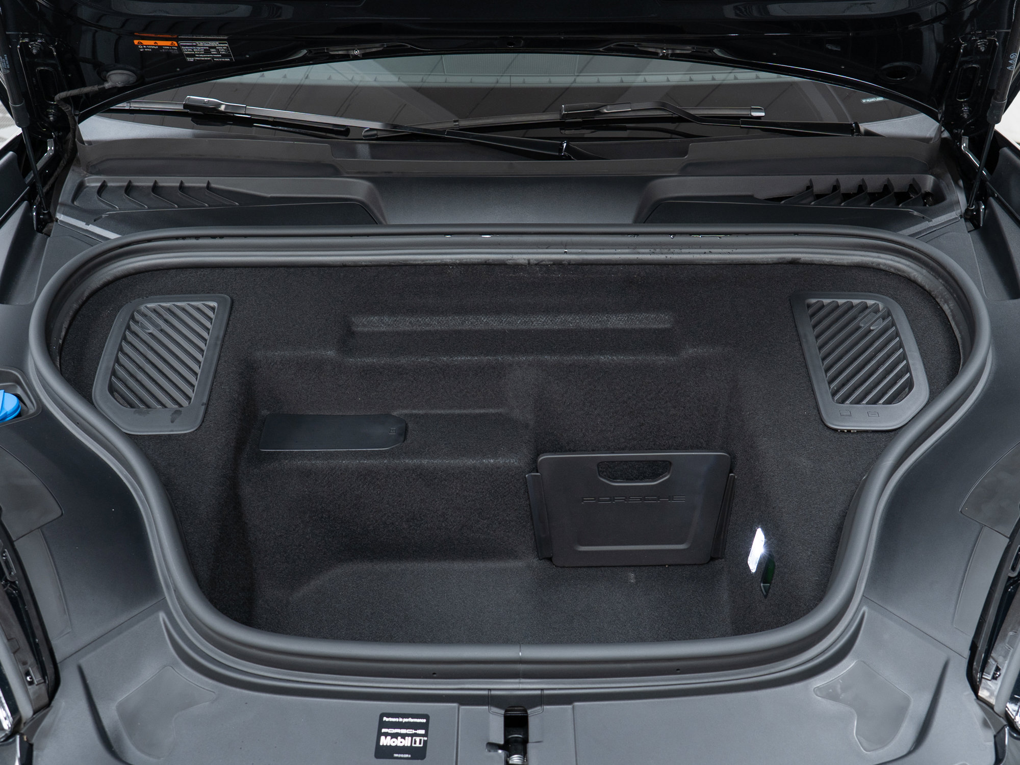 New 2026 Porsche Macan GTS Electric image 12