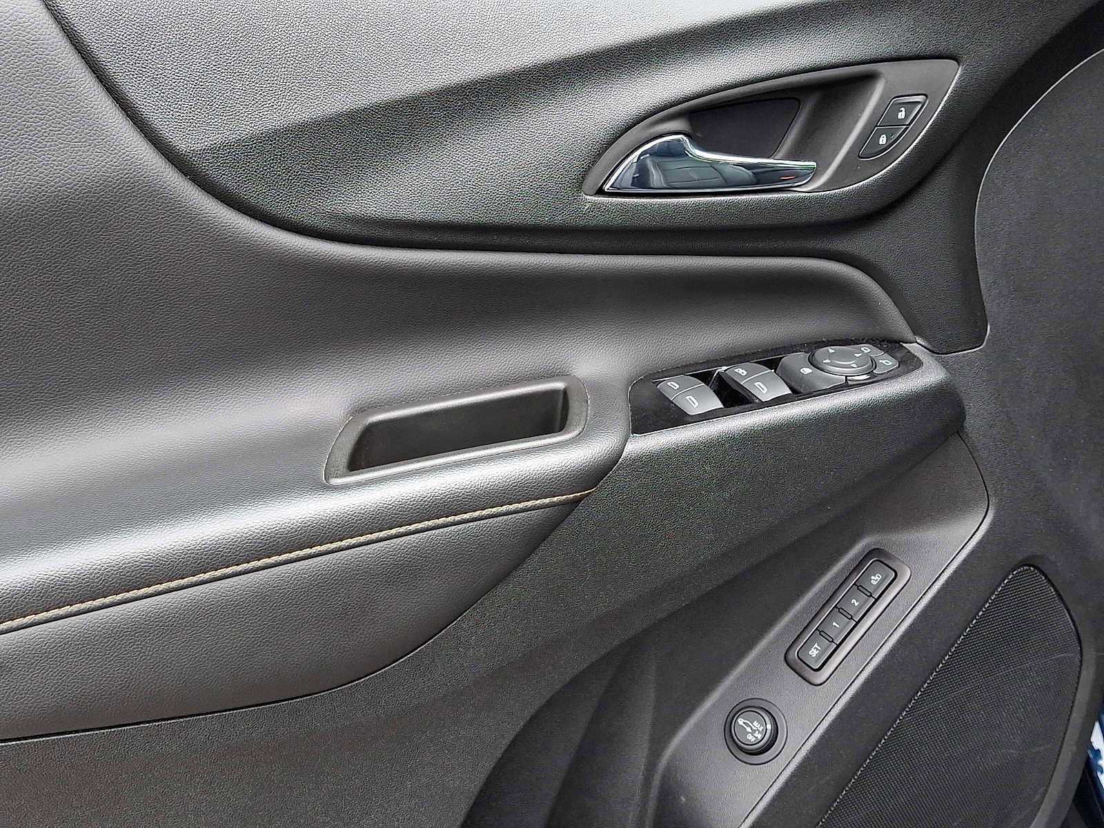 Used 2022 Chevrolet Equinox Premier AWD/4WD image 11