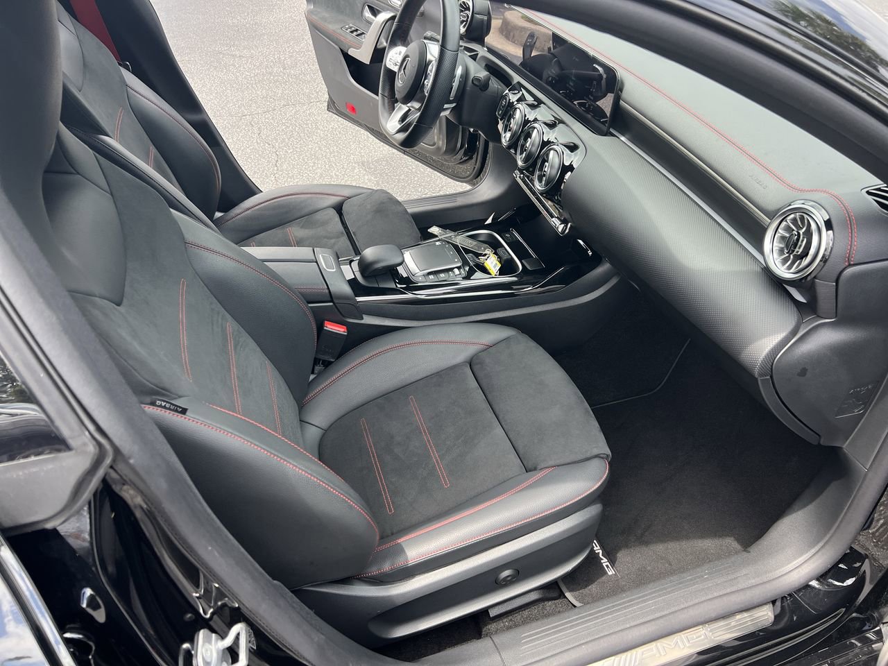 Used 2023 Mercedes-Benz CLA 35 AMG 4MATIC image 34