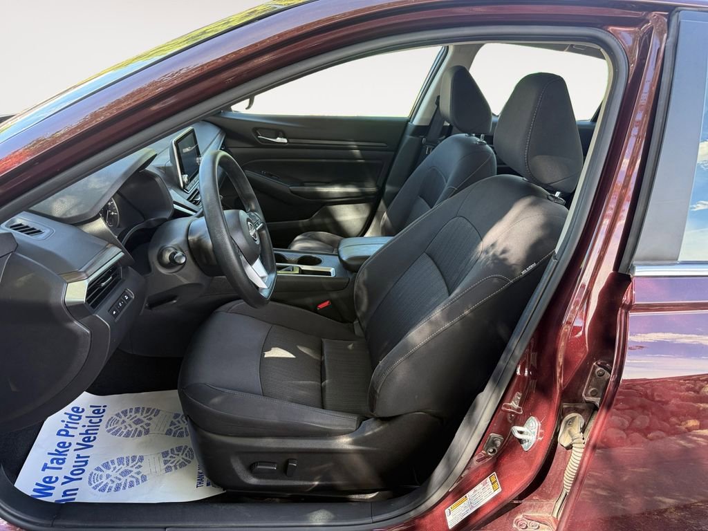 Used 2025 Nissan Altima 2.5 SV FWD image 9
