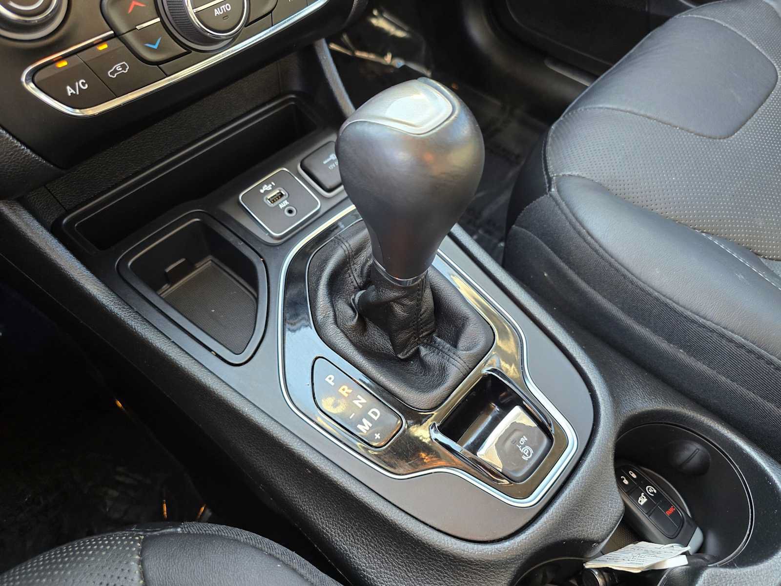 Used 2019 Jeep Cherokee Limited FWD image 34