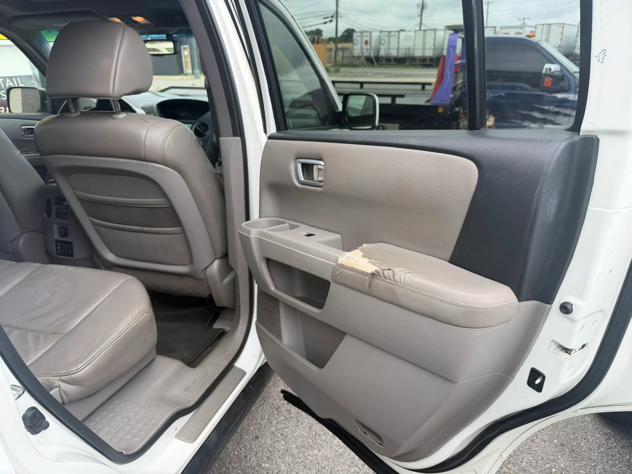 Used 2010 Honda Pilot EX-L image 9