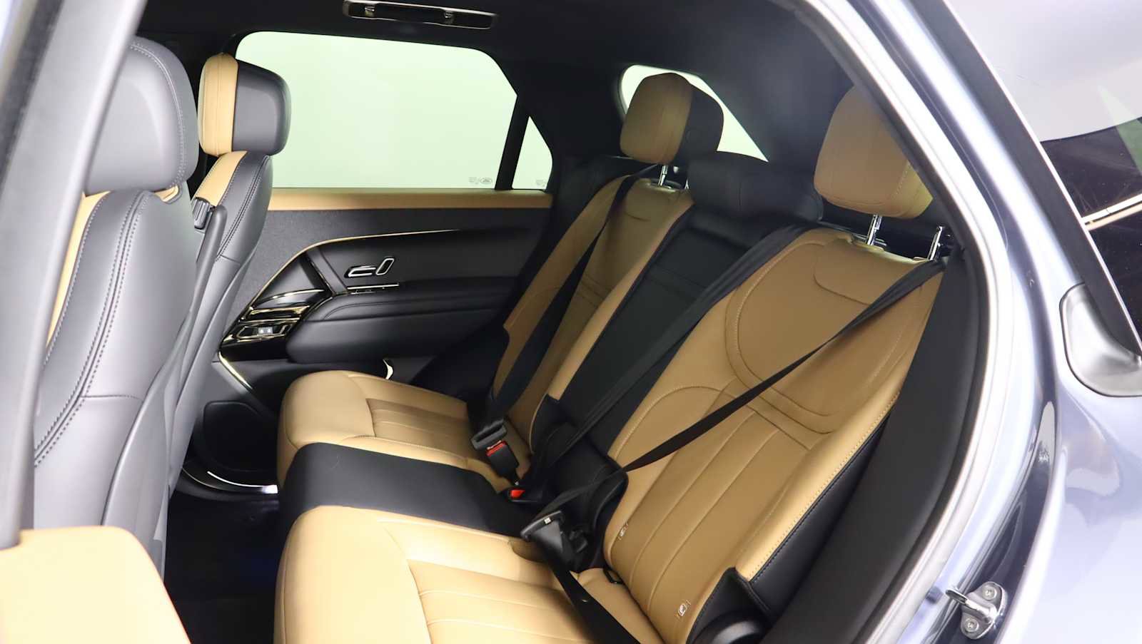 Used 2025 Land Rover Range Rover Sport Dynamic SE image 22