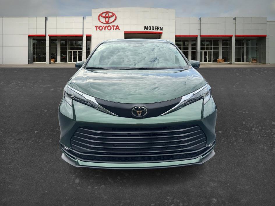Certified 2026 Toyota Sienna XLE FWD image 1