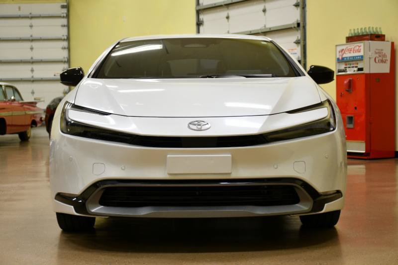Used 2023 Toyota Prius XLE FWD image 3