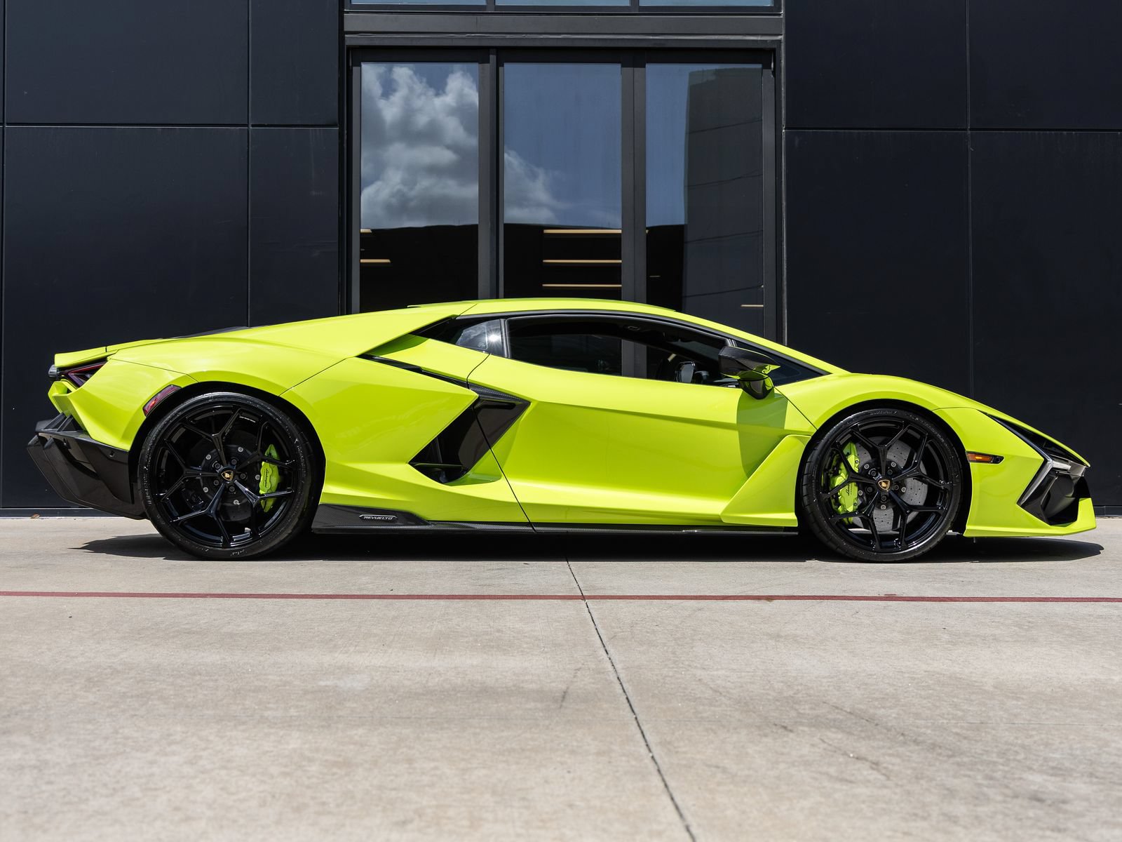 Used 2025 Lamborghini Revuelto AWD/4WD image 11