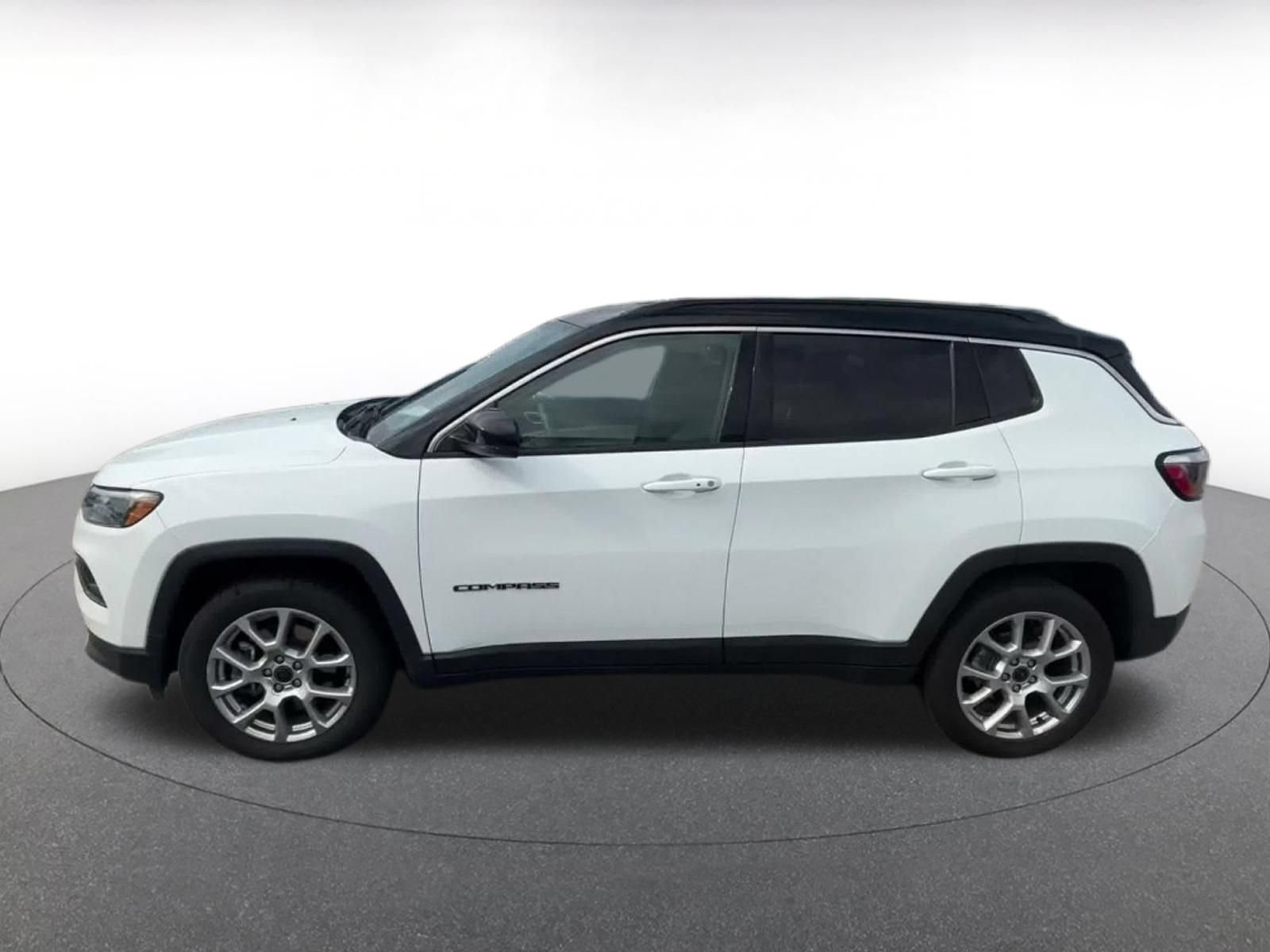 Used 2025 Jeep Compass Limited AWD/4WD image 8