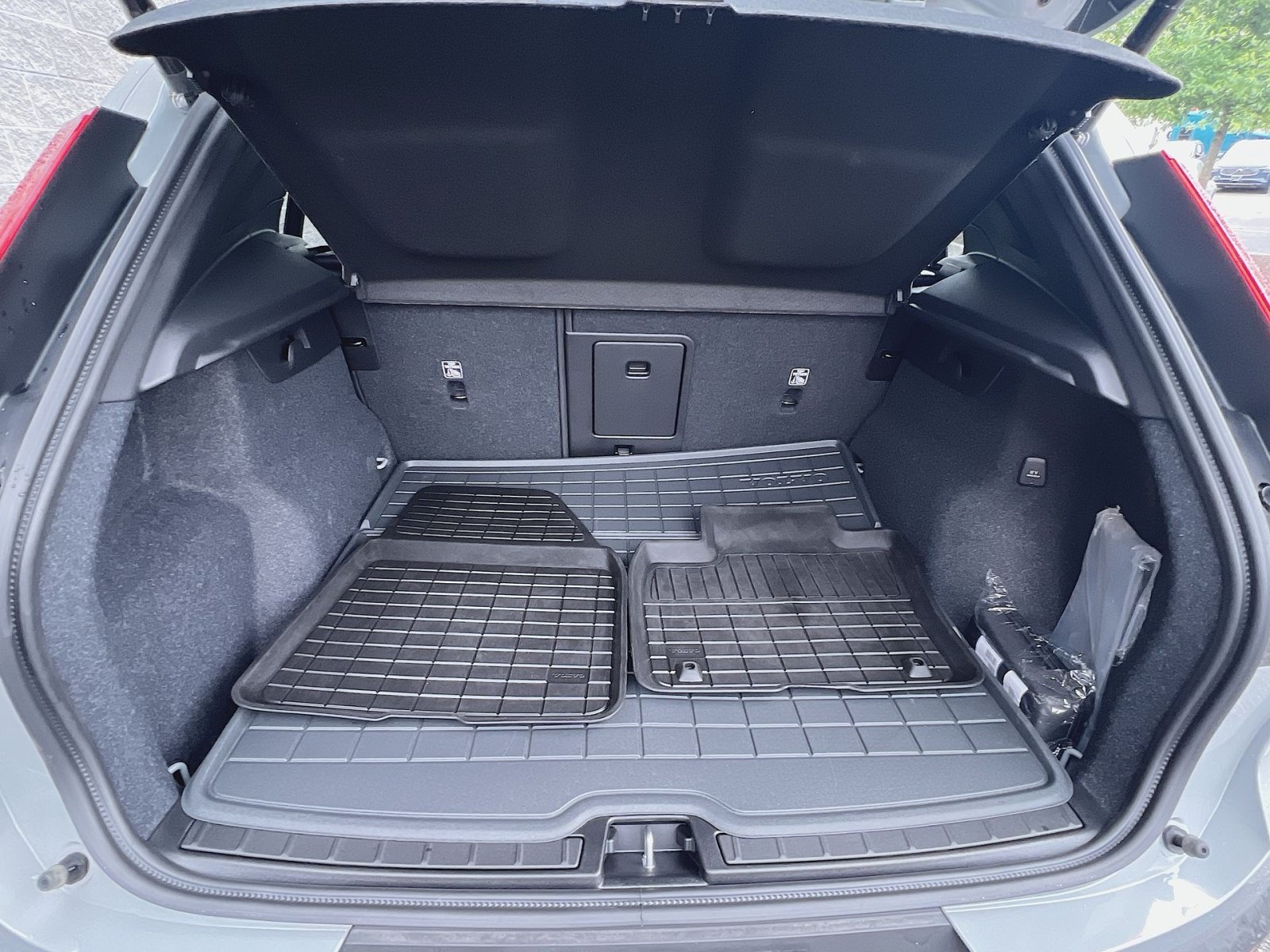 New 2026 Volvo XC40 B5 Plus w/ Protection Package Premier AWD/4WD image 34