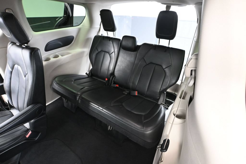 Used 2024 Chrysler Pacifica Touring-L FWD image 30