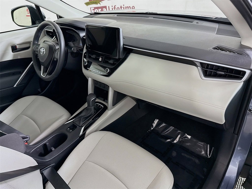 Certified 2024 Toyota Corolla Cross LE image 30