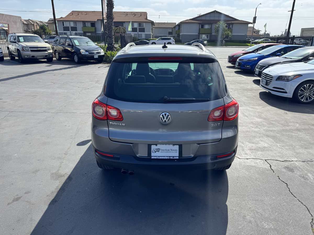Used 2011 Volkswagen Tiguan SEL FWD image 4