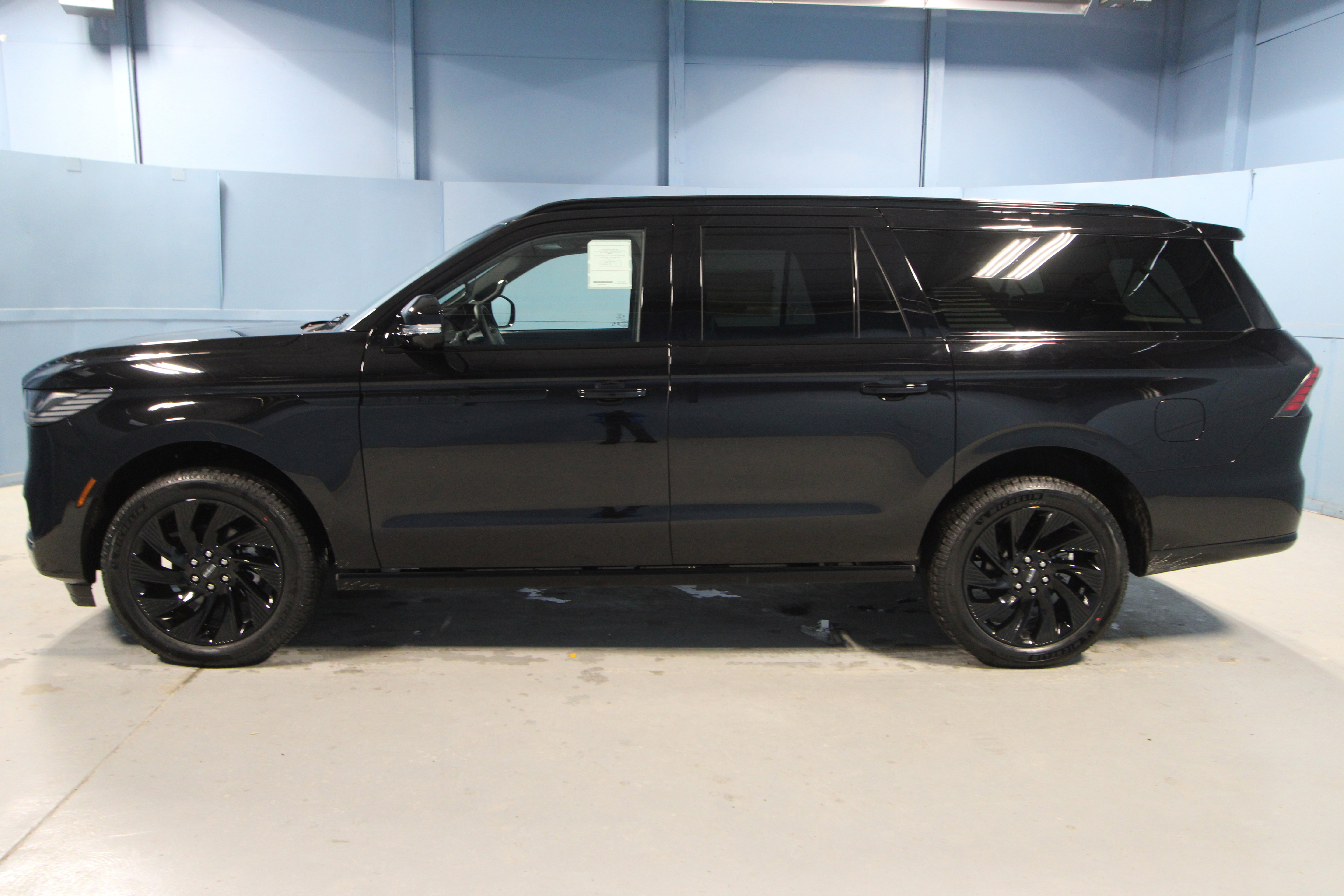 New 2026 Lincoln Navigator L Reserve w/ Jet Appearance Package image 29