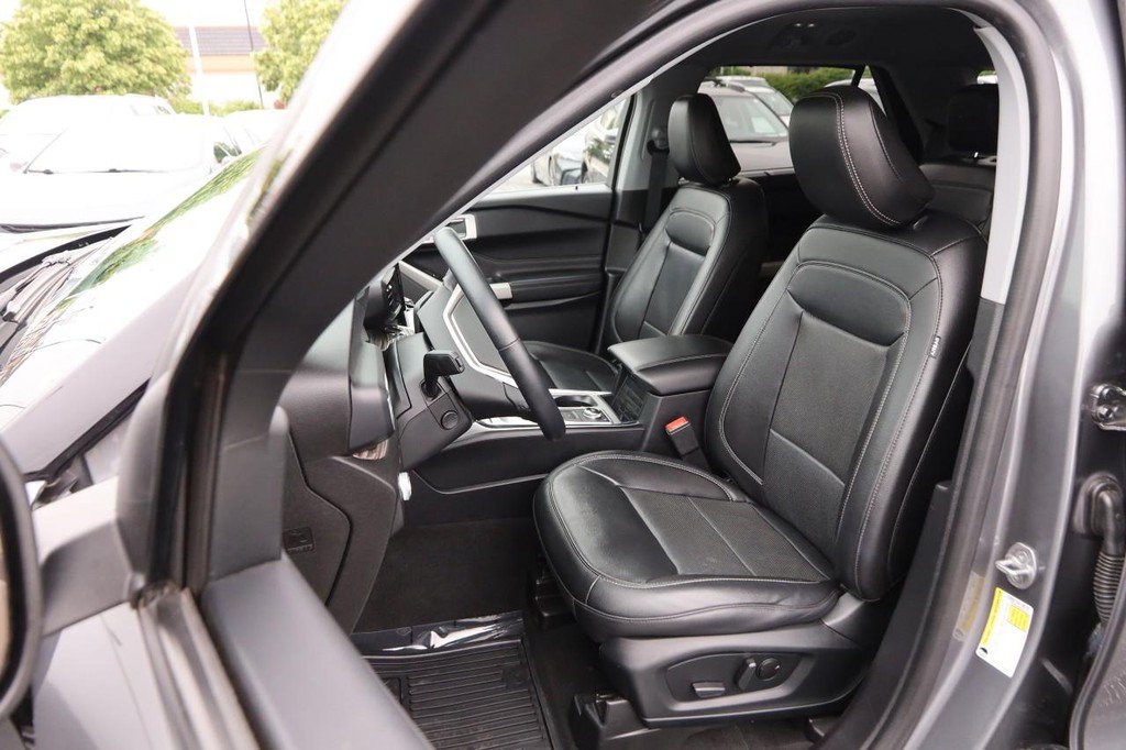 Used 2022 Ford Explorer Limited w/ Equipment Group 301A AWD/4WD image 9