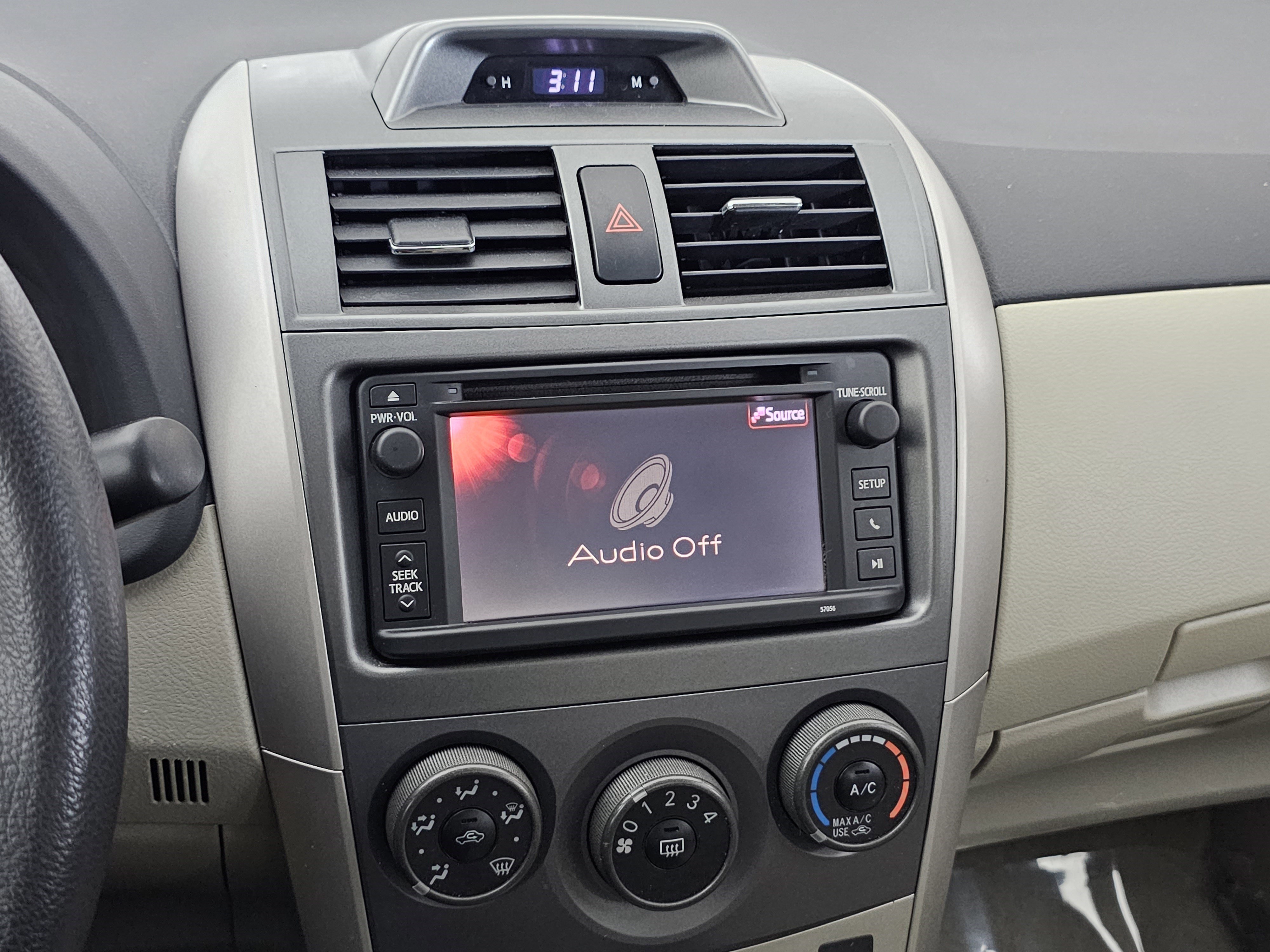 Used 2013 Toyota Corolla LE image 40