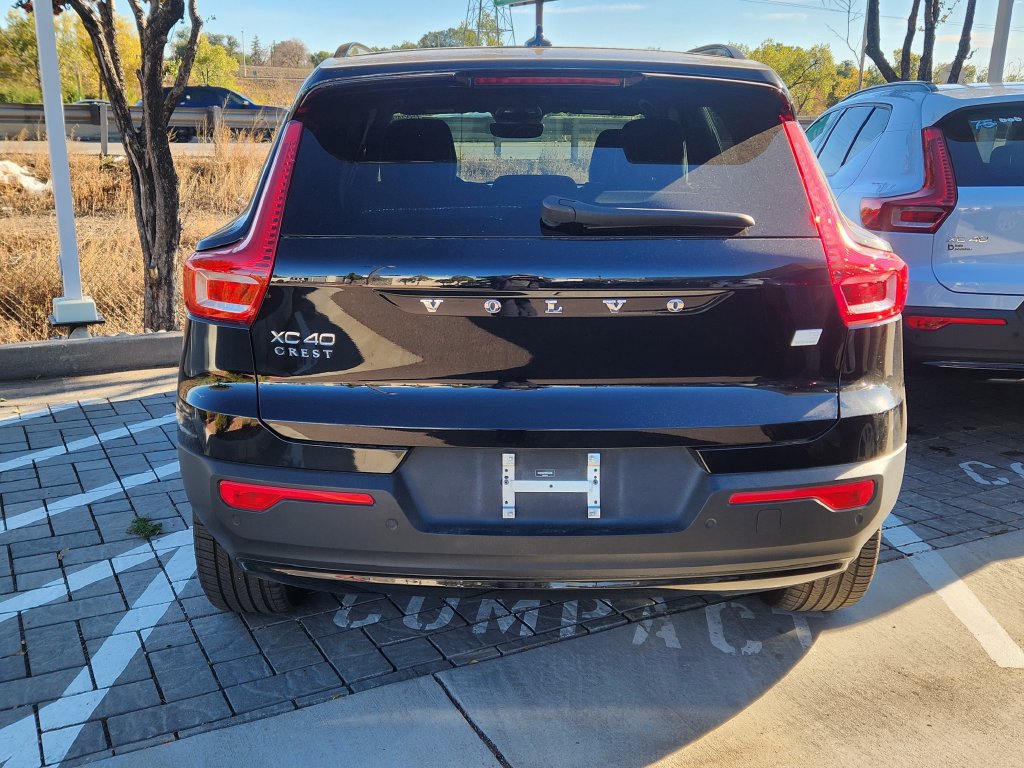 Used 2021 Volvo XC40 P8 Recharge w/ Advanced Package AWD/4WD image 10